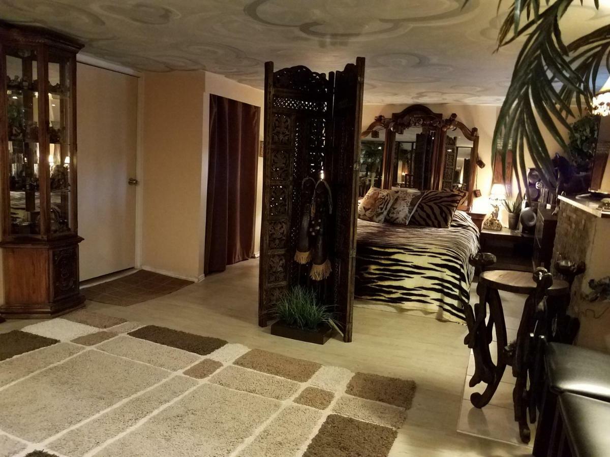 Exotic Large Basement Studio Hotel Montreal Luaran gambar